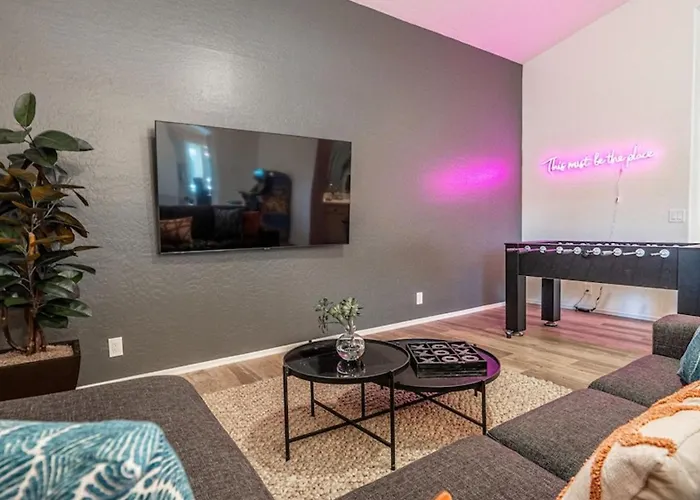 Stylish N Scottdsdale 4 Bdrm With Sparkling Pool And Games Galore