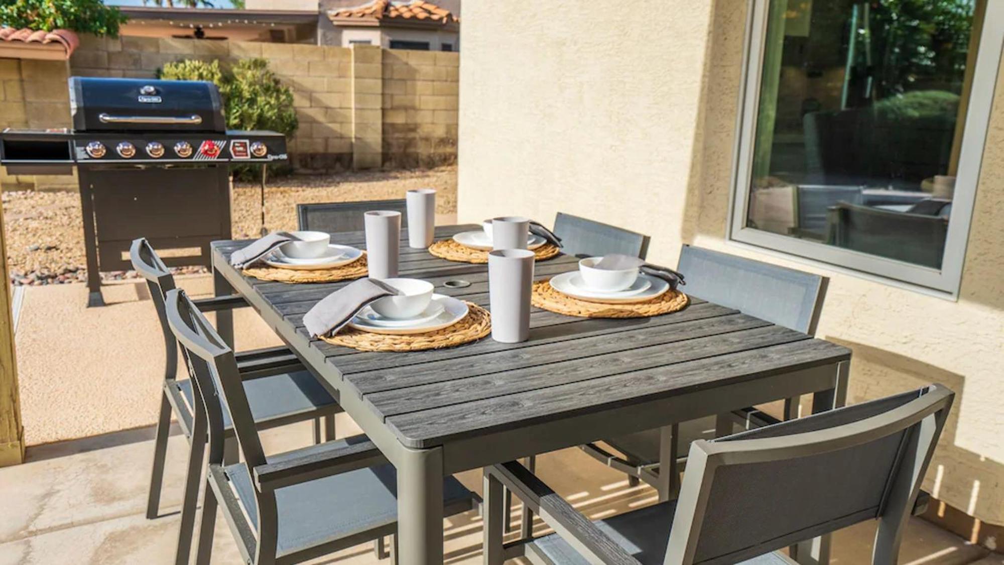 Stylish N Scottdsdale 4 Bdrm With Sparkling Pool And Games Galore *