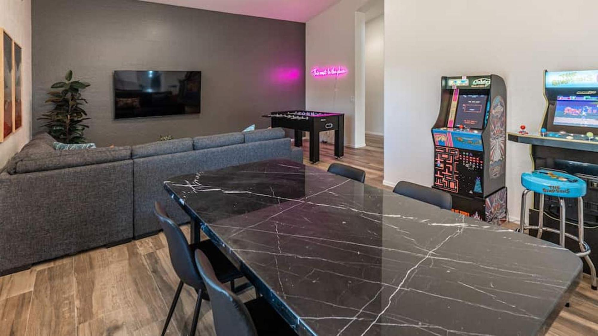 Stylish N Scottdsdale 4 Bdrm With Sparkling Pool And Games Galore Phoenix